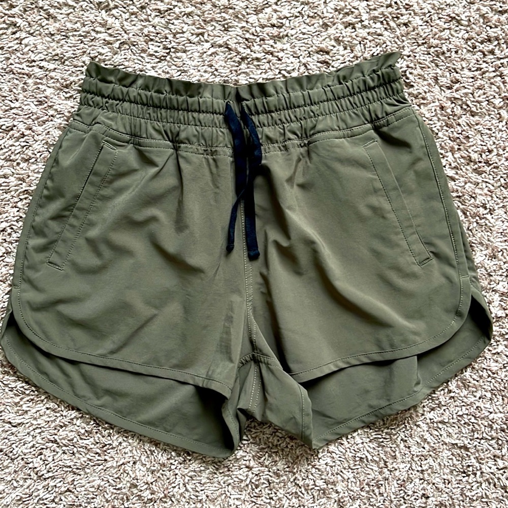Eco friendly Lolë shorts